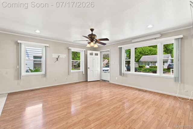 10401 Albany Street, Oak Park, MI 48237