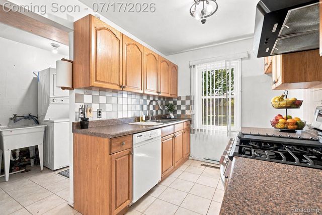 10401 Albany Street, Oak Park, MI 48237