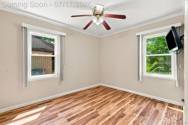 10401 Albany Street, Oak Park, MI 48237