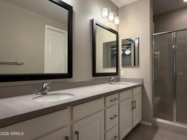 2477 W MARKET Place 13, Chandler, AZ 85248