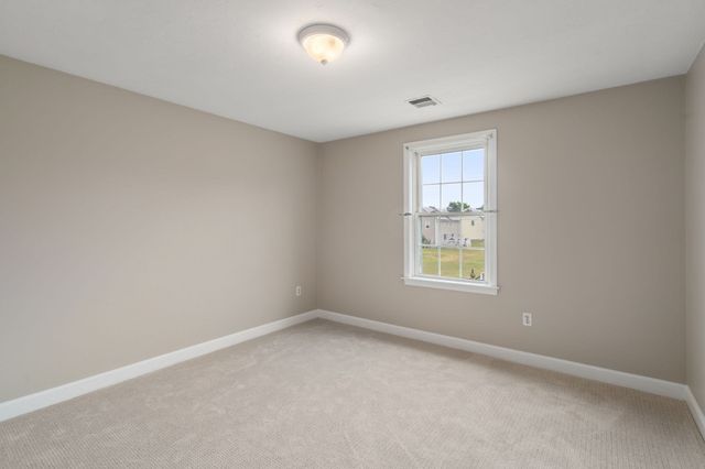28 Harriet Thayer Dr 28, Attleboro, MA 02703