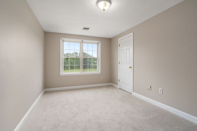 28 Harriet Thayer Dr 28, Attleboro, MA 02703