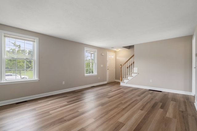 28 Harriet Thayer Dr 28, Attleboro, MA 02703