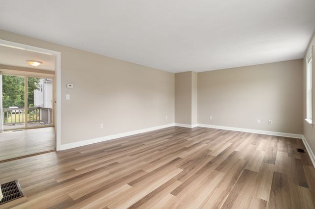 28 Harriet Thayer Dr 28, Attleboro, MA 02703