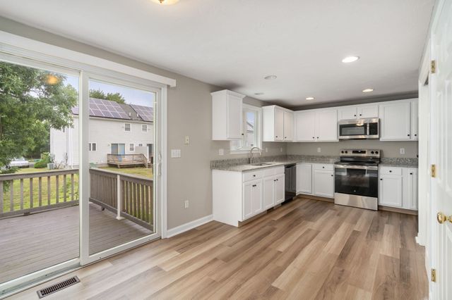 28 Harriet Thayer Dr 28, Attleboro, MA 02703