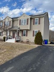 28 Harriet Thayer Dr 28, Attleboro, MA 02703