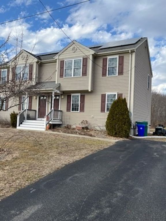 28 Harriet Thayer Dr 28, Attleboro, MA 02703