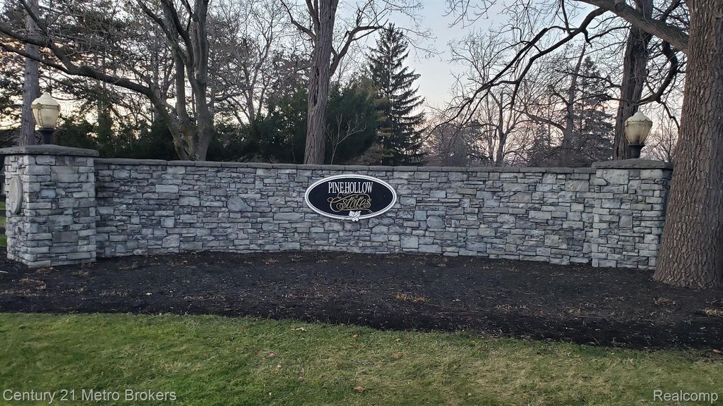6281 Bridle Path, Grand Blanc, MI 48439