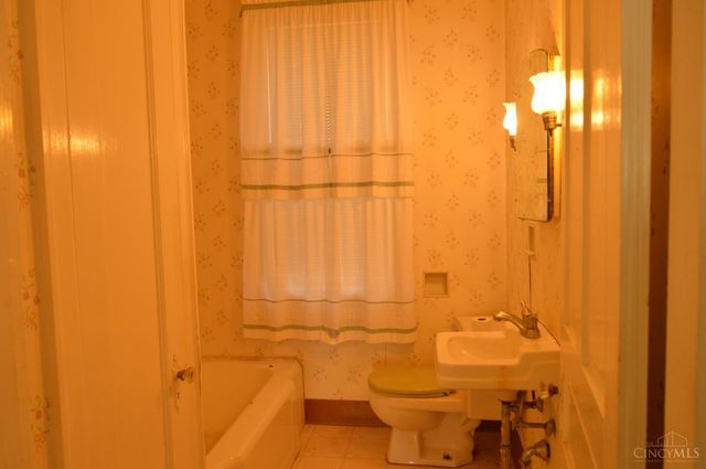 3020 Daytona Avenue, Cincinnati, OH 45211