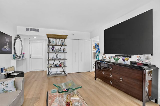 6895 Willow Wood Drive 1051, Boca Raton, FL 33434