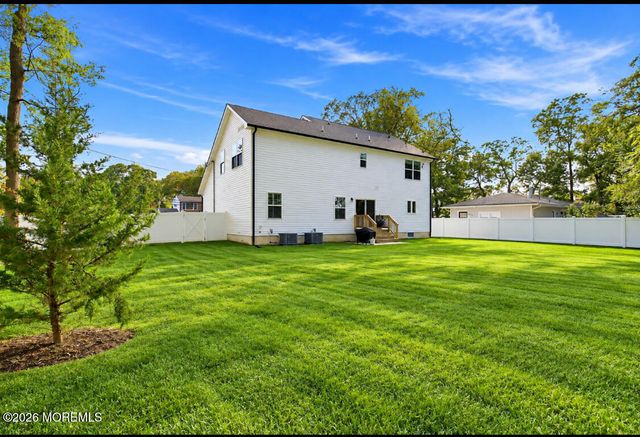 168 Station Road, Bayville, NJ 08721