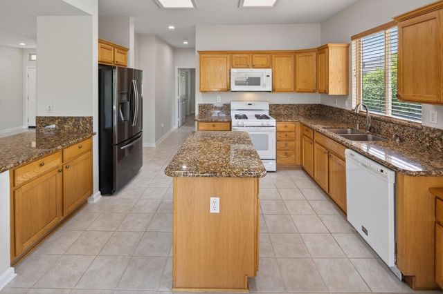 836 Magnolia Ln, Lincoln, CA 95648