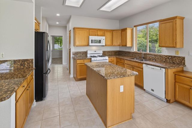836 Magnolia Ln, Lincoln, CA 95648