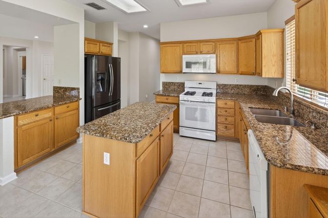 836 Magnolia Ln, Lincoln, CA 95648