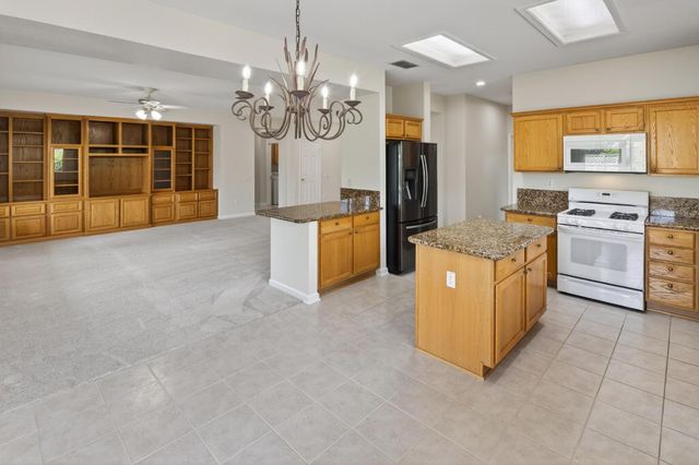 836 Magnolia Ln, Lincoln, CA 95648