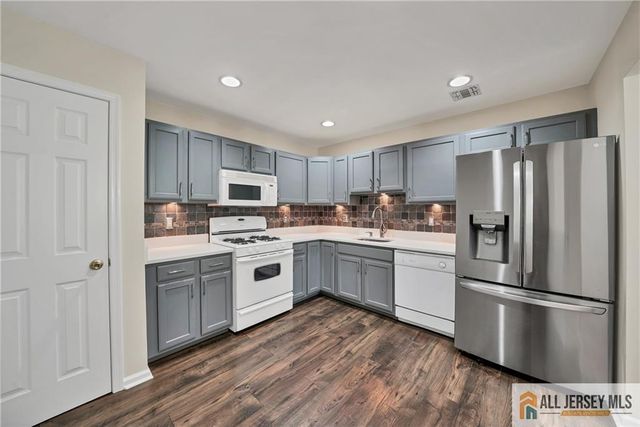 157 Forest Drive 157, Piscataway, NJ 08854