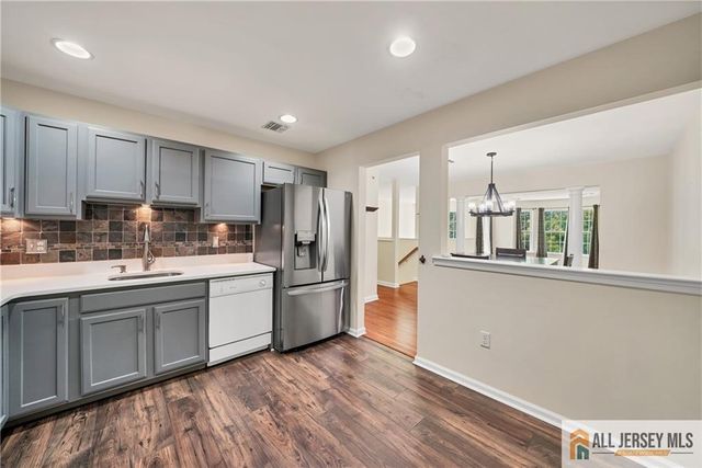 157 Forest Drive 157, Piscataway, NJ 08854