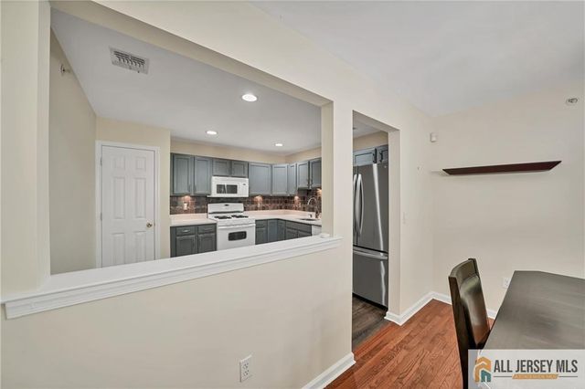 157 Forest Drive 157, Piscataway, NJ 08854