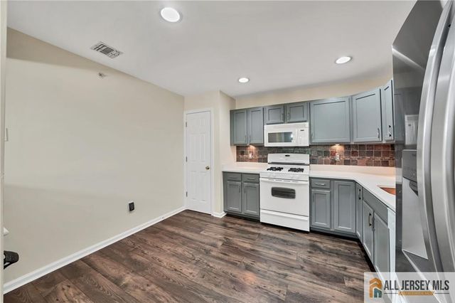 157 Forest Drive 157, Piscataway, NJ 08854