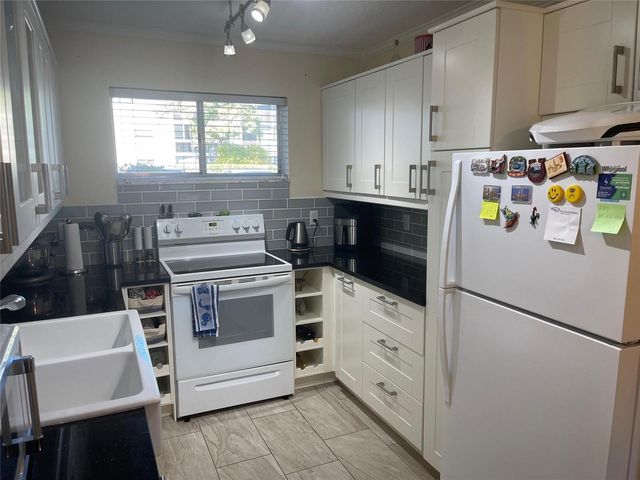 2566 S Garden Drive 108, Lake Worth, FL 33461