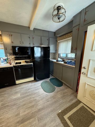2 Rosedale Ave, Everett, MA 02149