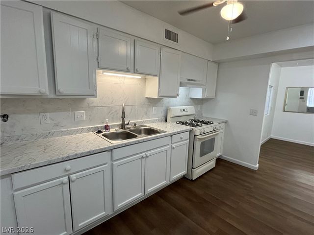 3974 Palos Verdes Street, Las Vegas, NV 89119