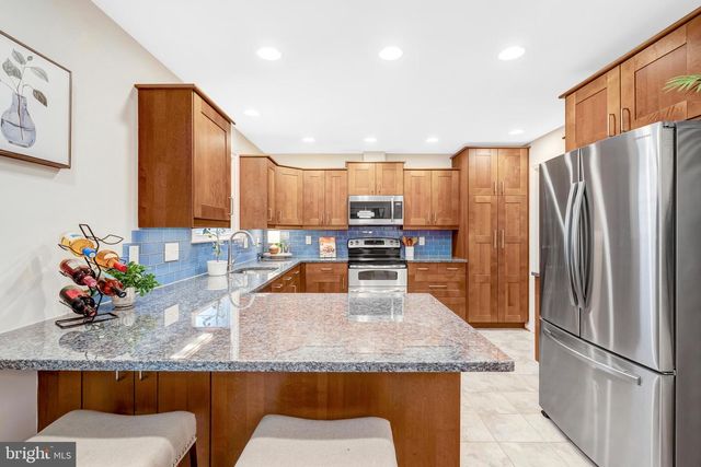 10424 COLLINGHAM DR, Fairfax, VA 22032