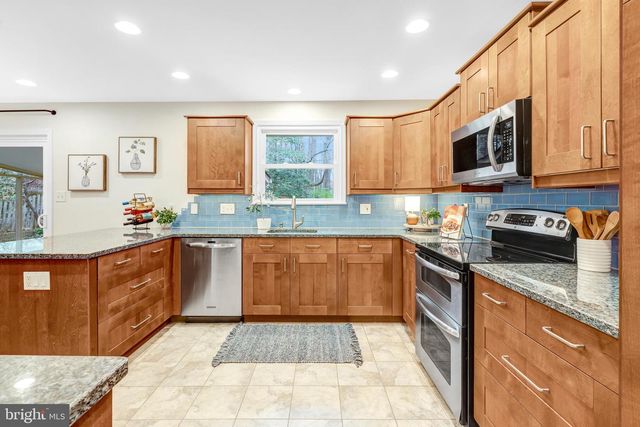 10424 COLLINGHAM DR, Fairfax, VA 22032