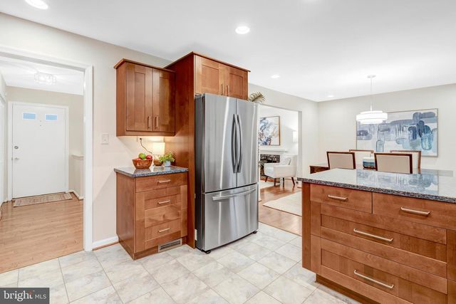 10424 COLLINGHAM DR, Fairfax, VA 22032