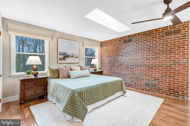 10424 COLLINGHAM DR, Fairfax, VA 22032