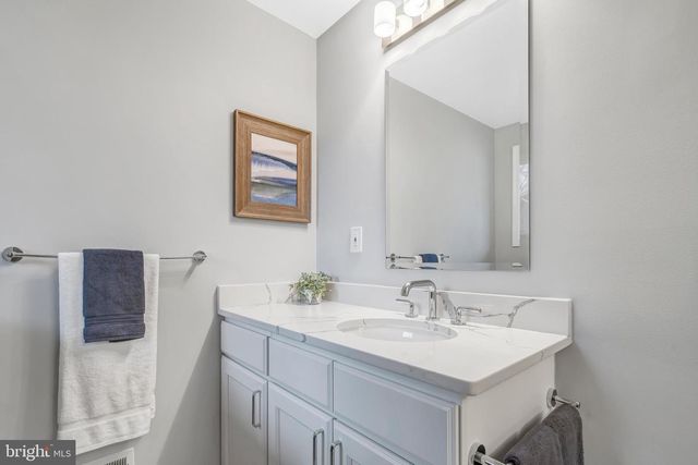 10424 COLLINGHAM DR, Fairfax, VA 22032