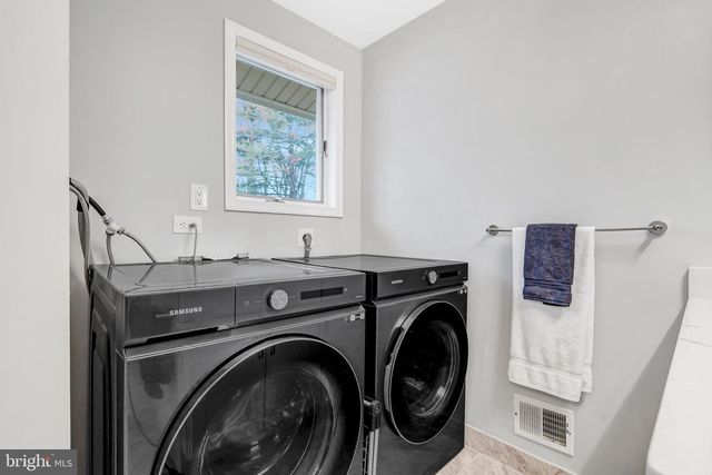 10424 COLLINGHAM DR, Fairfax, VA 22032