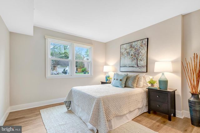 10424 COLLINGHAM DR, Fairfax, VA 22032