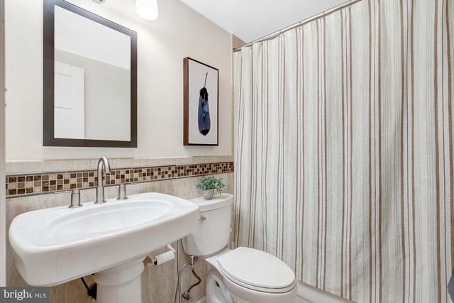 10424 COLLINGHAM DR, Fairfax, VA 22032