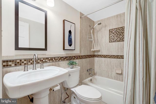 10424 COLLINGHAM DR, Fairfax, VA 22032