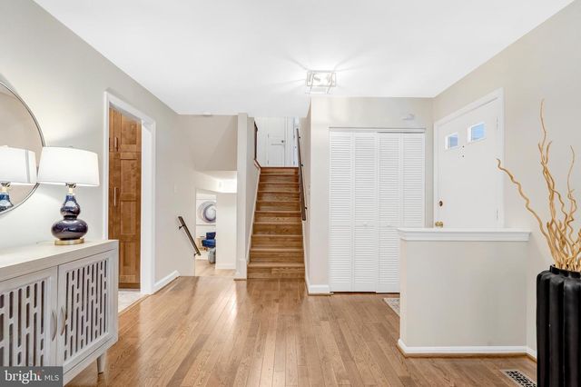 10424 COLLINGHAM DR, Fairfax, VA 22032