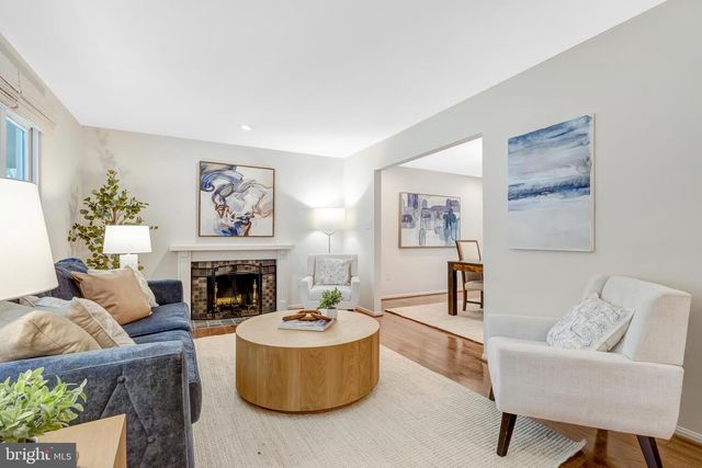 10424 COLLINGHAM DR, Fairfax, VA 22032