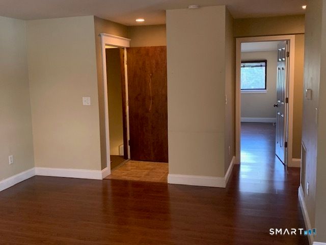 16 Greenbriar Drive E, Farmington, CT 06032