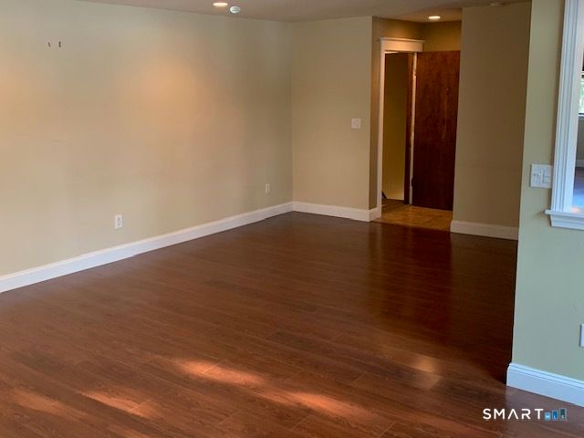 16 Greenbriar Drive E, Farmington, CT 06032