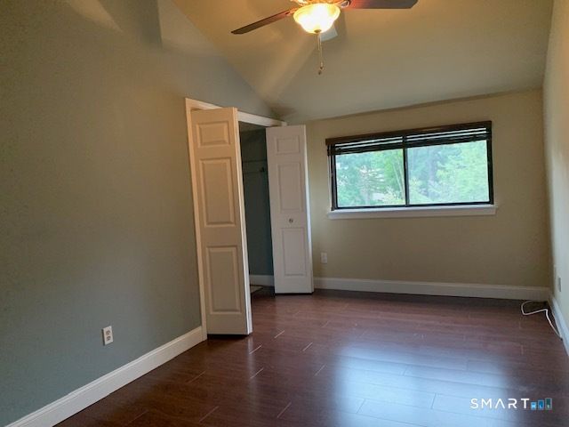 16 Greenbriar Drive E, Farmington, CT 06032