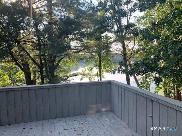 16 Greenbriar Drive E, Farmington, CT 06032
