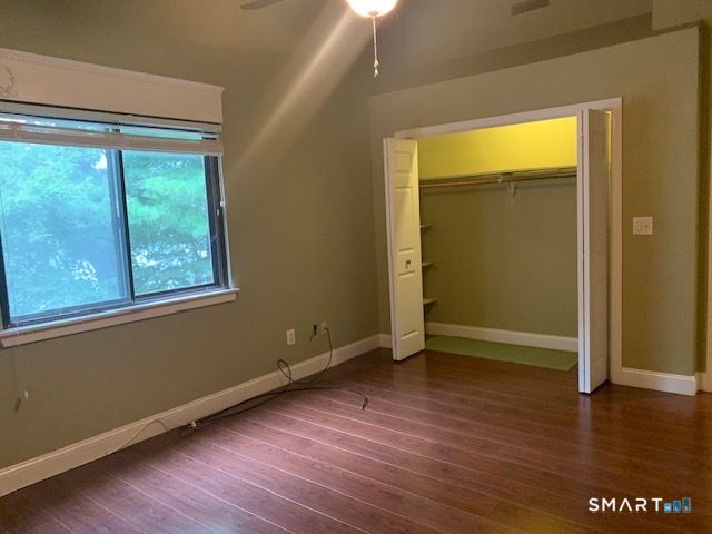 16 Greenbriar Drive E, Farmington, CT 06032