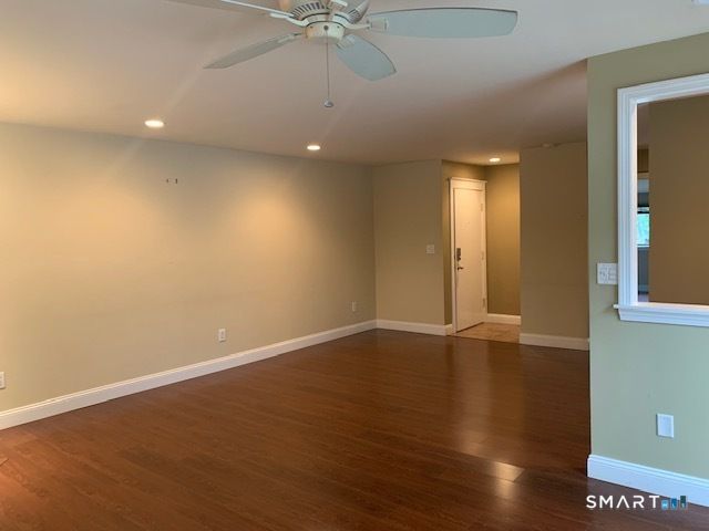 16 Greenbriar Drive E, Farmington, CT 06032