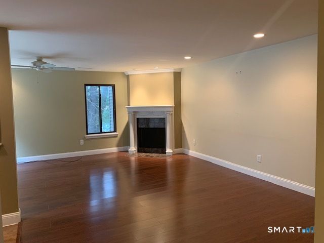 16 Greenbriar Drive E, Farmington, CT 06032