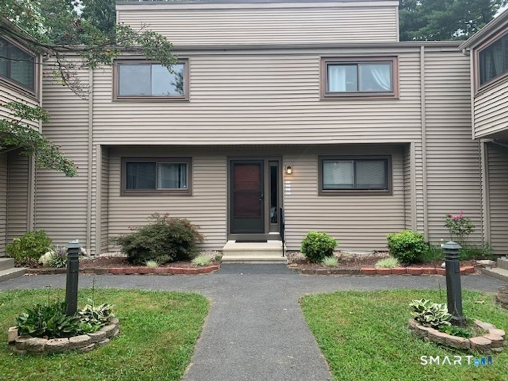 16 Greenbriar Drive E, Farmington, CT 06032