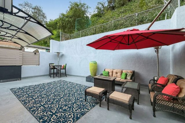 1655 N Beverly Glen, Los Angeles, CA 90077