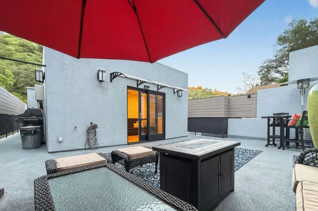 1655 N Beverly Glen, Los Angeles, CA 90077