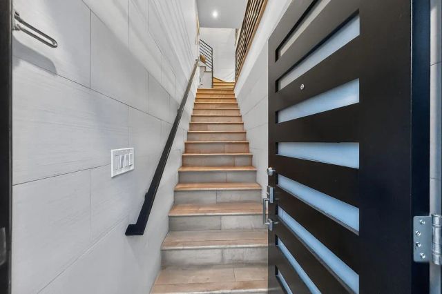 1655 N Beverly Glen, Los Angeles, CA 90077