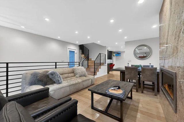 1655 N Beverly Glen, Los Angeles, CA 90077