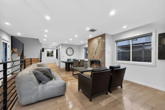 1655 N Beverly Glen, Los Angeles, CA 90077